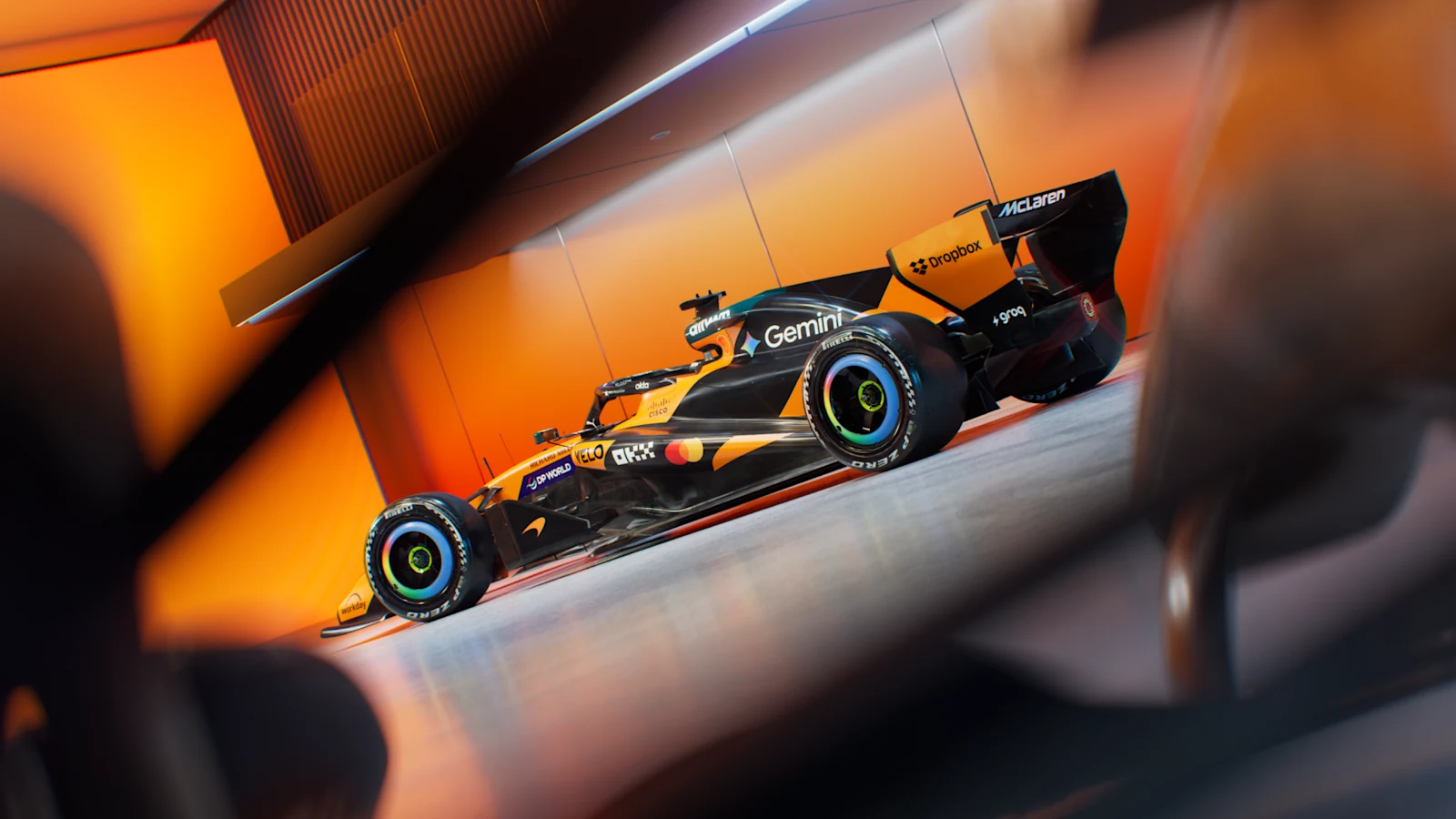 2026 McLaren MCL40 官方发布图，车身可见 Mastercard、Gemini、Dropbox 等真实赞助商标识